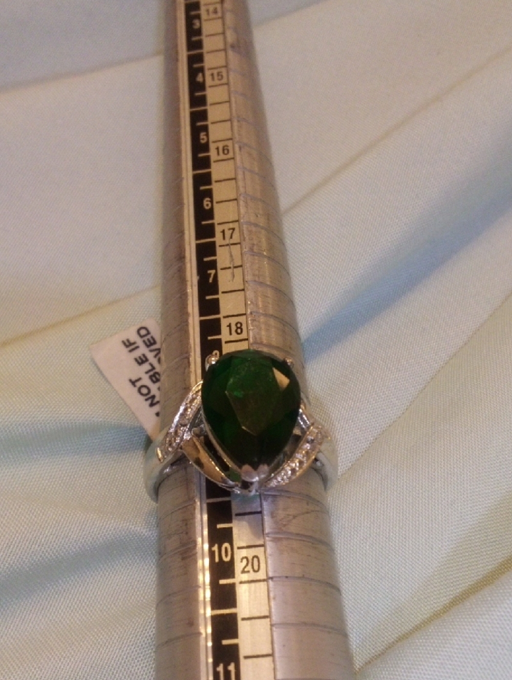 Elegant Green Teardrop Ring in Silver Tone
